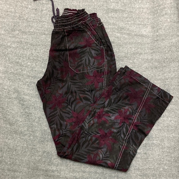 Floral Patterned Pants - Picture 5 of 6